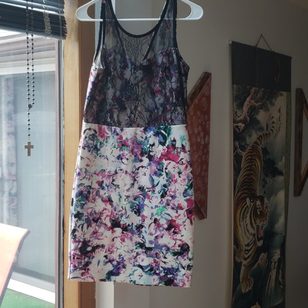 Dress - Picture 1 of 4